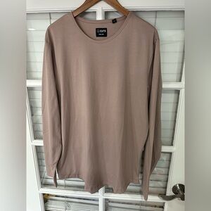 Cuts Men's Long Sleeve Curve Hem Shirt